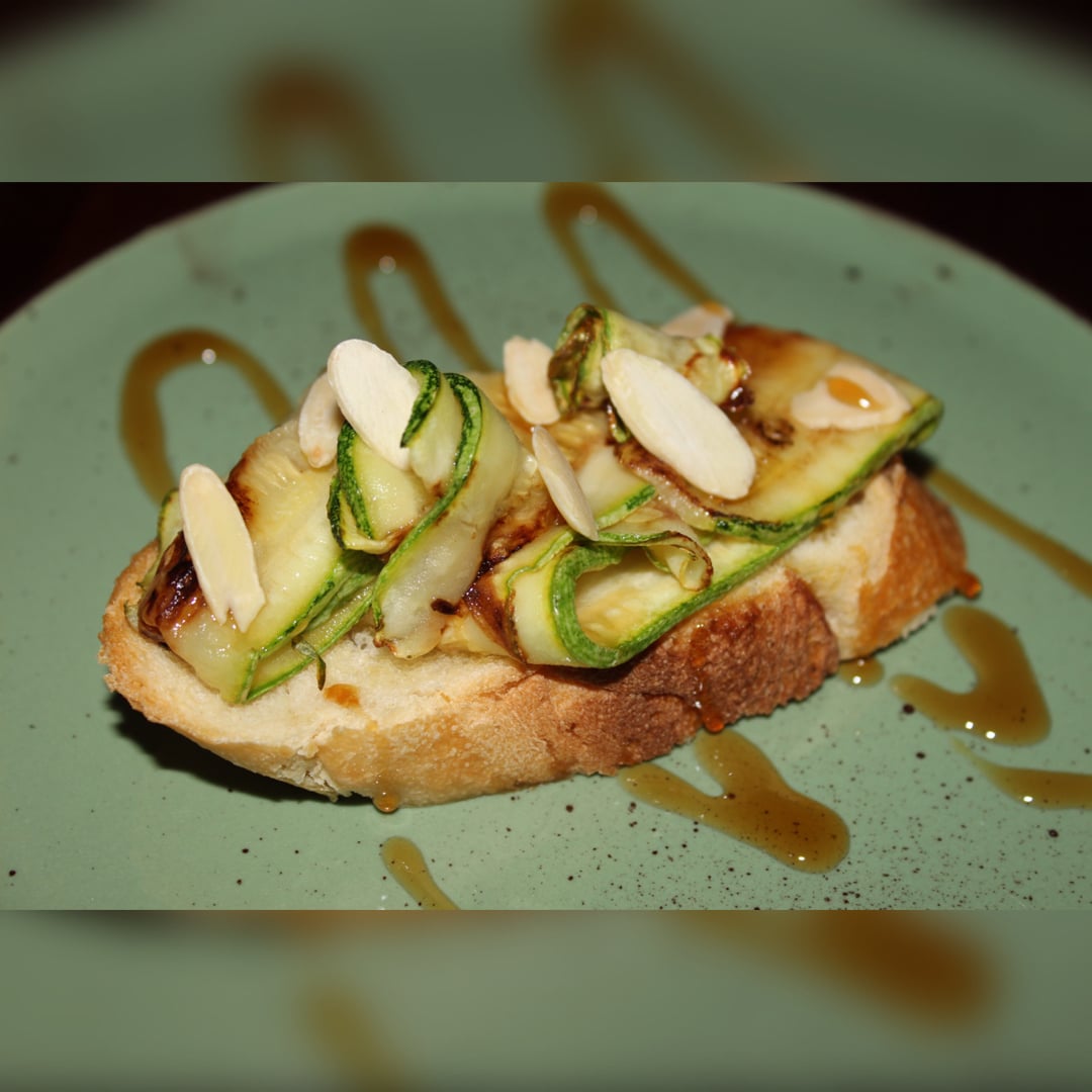 Photo of the Zucchini bruschetta with almonds and honey – recipe of Zucchini bruschetta with almonds and honey on DeliRec