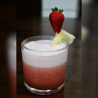 Recipe of Pineapple Strawberry Juice 🍍🍓 on the DeliRec recipe website