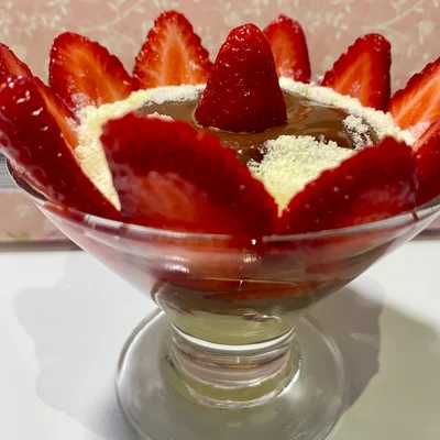 Recipe of Strawberry delight in the cup 🍓 on the DeliRec recipe website