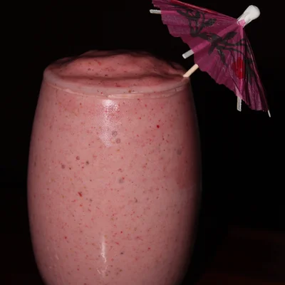 Recipe of Strawberry smoothie 🍓 on the DeliRec recipe website