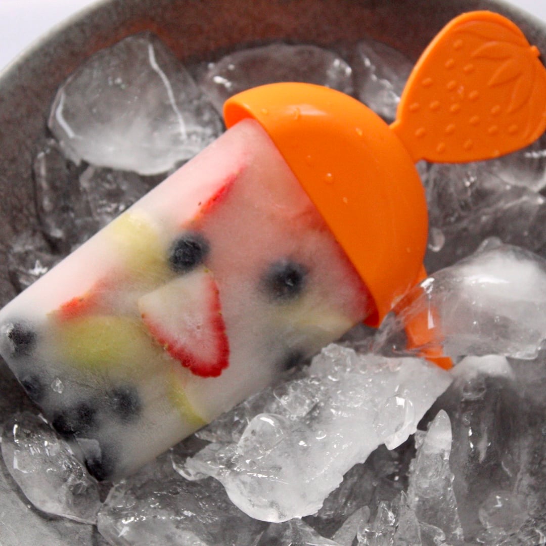 Photo of the Coconut water popsicle with fruits – recipe of Coconut water popsicle with fruits on DeliRec