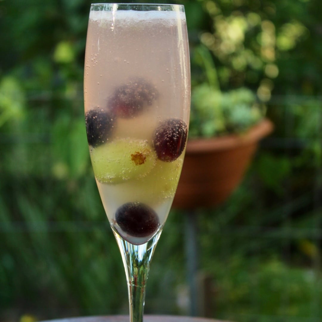 Foto da Drink de espumante com uvas  - receita de Drink de espumante com uvas  no DeliRec