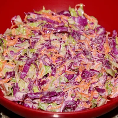 Recipe of Refreshing red cabbage salad on the DeliRec recipe website