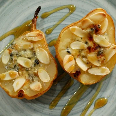Recipe of Baked pear with gorgonzola and honey on the DeliRec recipe website