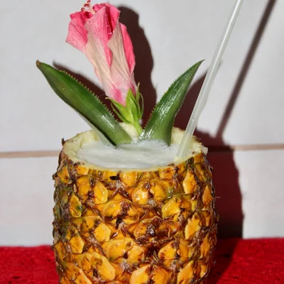 Receita de Drink no abacaxi sem álcool 🍍  no site de receitas DeliRec