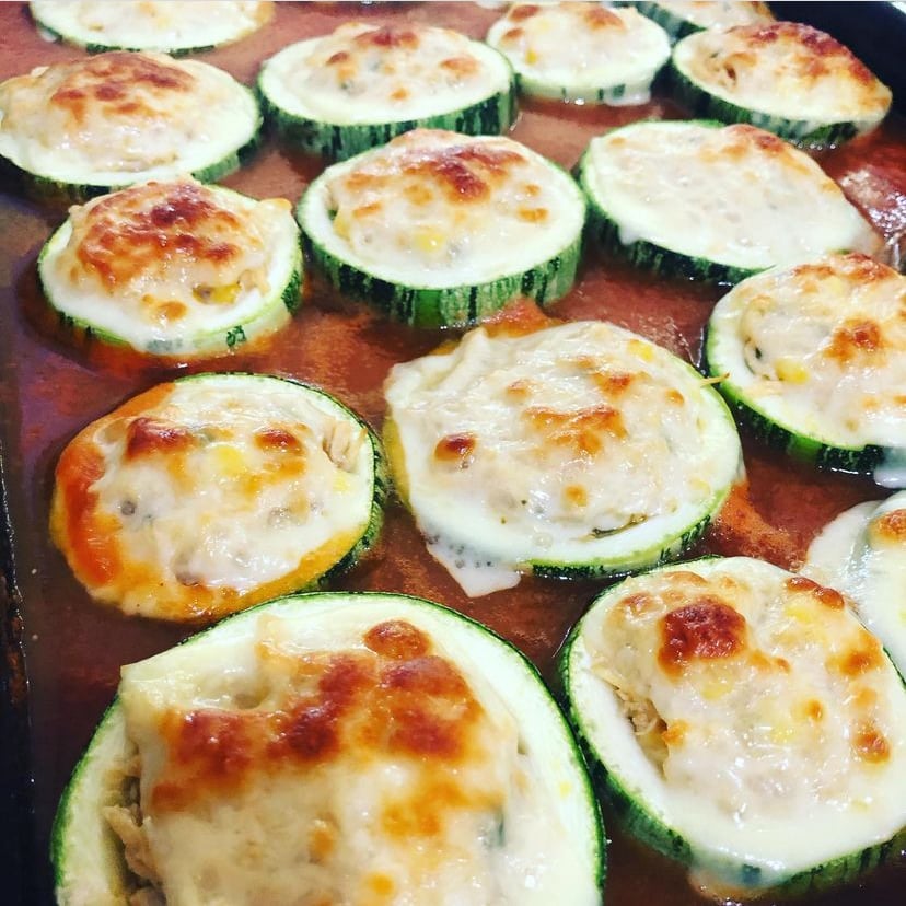 Photo of the Zucchini stuffed with chicken in tomato sauce – recipe of Zucchini stuffed with chicken in tomato sauce on DeliRec