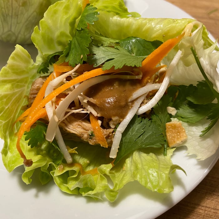 Photo of the Oriental chicken in lettuce cups – recipe of Oriental chicken in lettuce cups on DeliRec