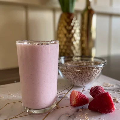 Recipe of Strawberry and oat smoothie on the DeliRec recipe website