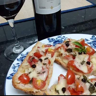 Recipe of Tomato bruschetta with cheese and basil on the DeliRec recipe website