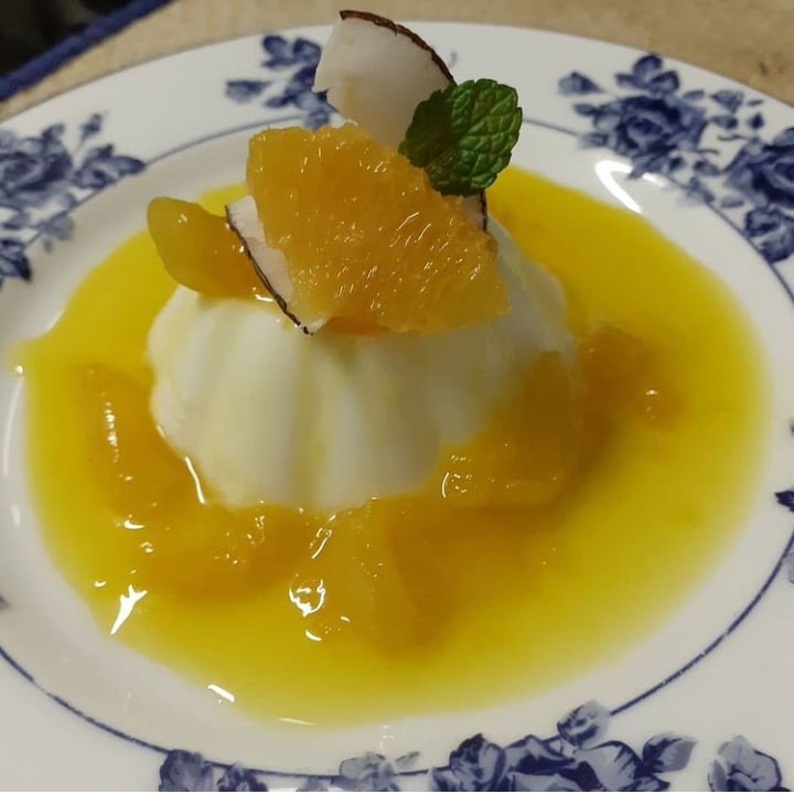 Photo of the Coconut flan with apricot and orange syrup – recipe of Coconut flan with apricot and orange syrup on DeliRec