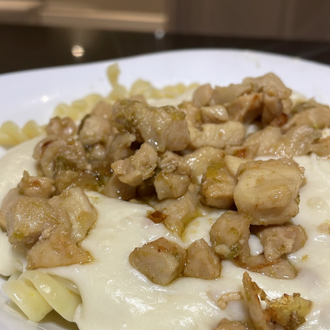 Photo of the Macaroni with cream cheese and braised chicken – recipe of Macaroni with cream cheese and braised chicken on DeliRec