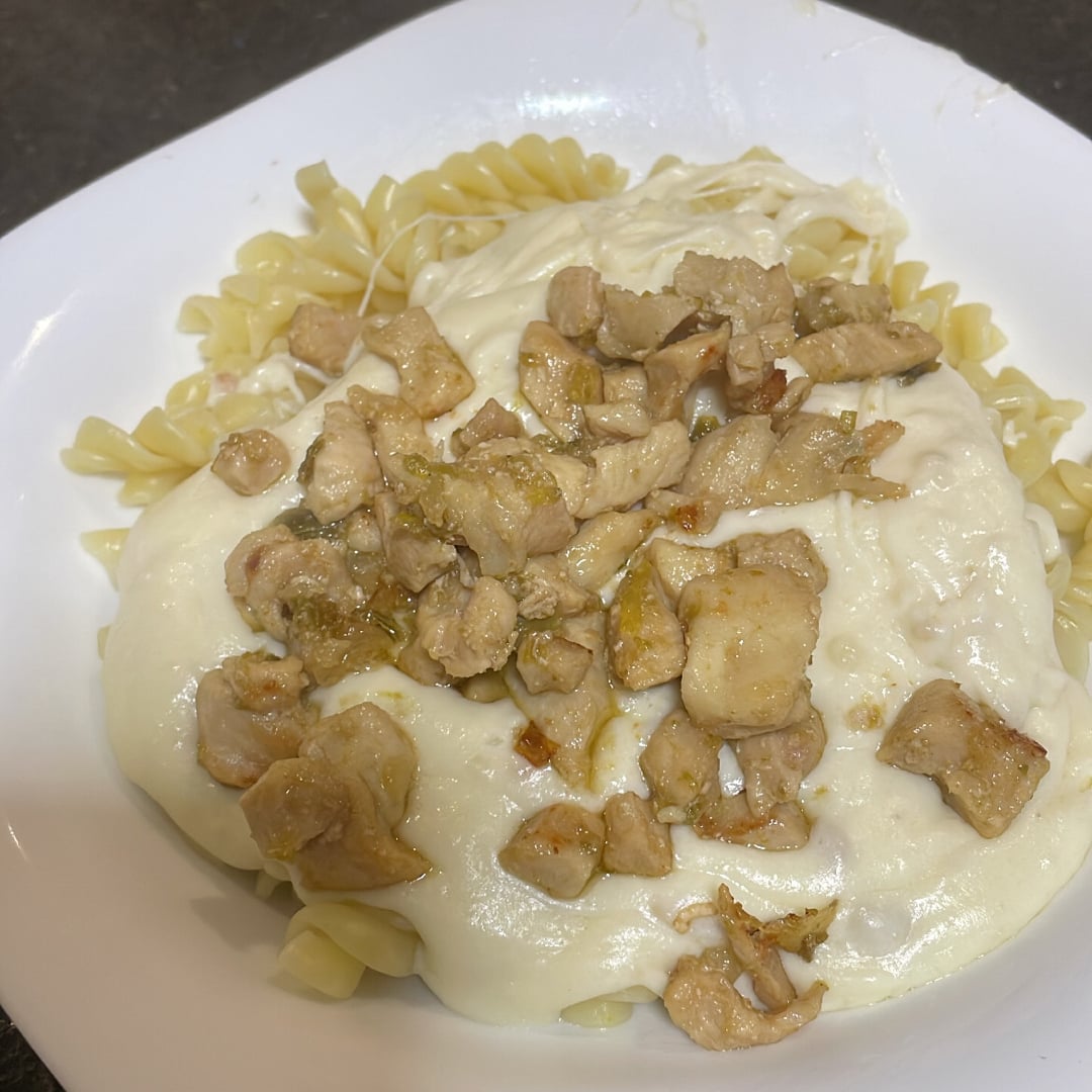 Photo of the Macaroni with cream cheese and braised chicken – recipe of Macaroni with cream cheese and braised chicken on DeliRec