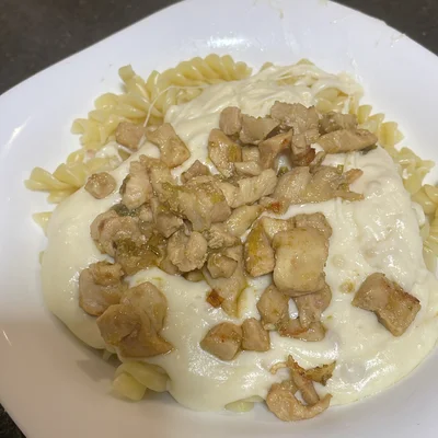 Recipe of Macaroni with cream cheese and braised chicken on the DeliRec recipe website