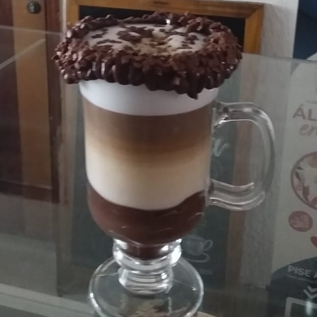Foto da Drink com calda de brigadeiro, leite e café - receita de Drink com calda de brigadeiro, leite e café no DeliRec