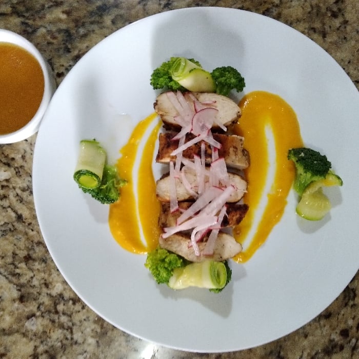 Photo of the Chicken fillet, carrot puree, broccoli and zucchini salad, radish pickles and mustard/honey sauce. – recipe of Chicken fillet, carrot puree, broccoli and zucchini salad, radish pickles and mustard/honey sauce. on DeliRec