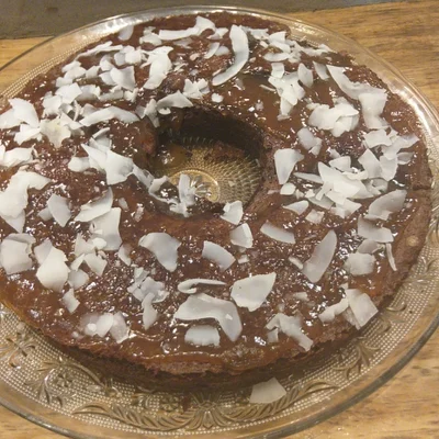 Recipe of Flourless chocolate cake with salted caramel and coconut flakes. on the DeliRec recipe website