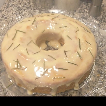 Photo of the Sicilian lemon and rosemary cake – recipe of Sicilian lemon and rosemary cake on DeliRec