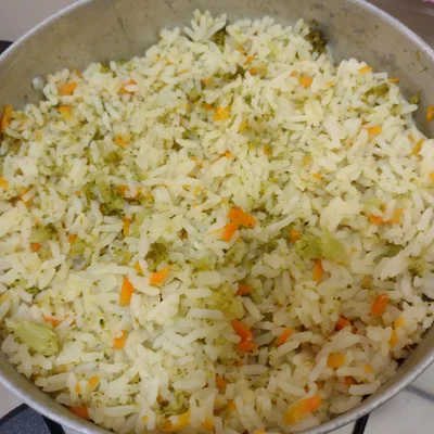 Reis mit Brokkoli und Karotten Rezept auf der DeliRec-Rezept-Website