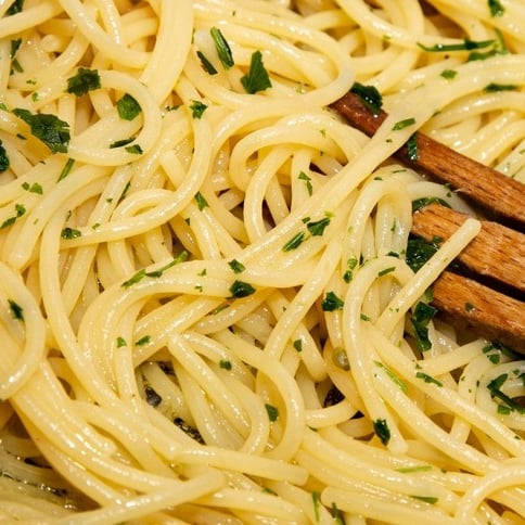 Foto della Pasta con aglio e olio - ricetta di Pasta con aglio e olio nel DeliRec