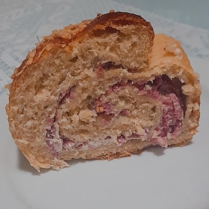 Photo of the Homemade bread stuffed with sausage and cottage cheese – recipe of Homemade bread stuffed with sausage and cottage cheese on DeliRec