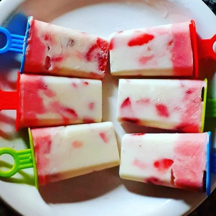 Photo of the Nest Milk Popsicle with Strawberry – recipe of Nest Milk Popsicle with Strawberry on DeliRec