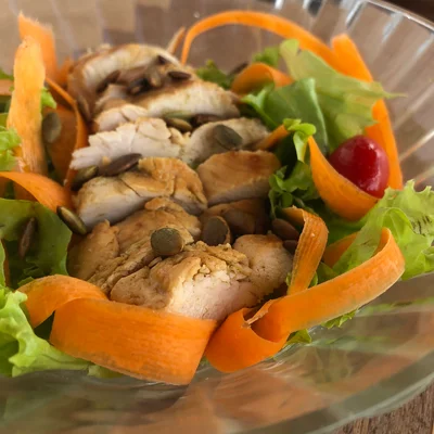Recipe of Salad with chicken in bay leaf sauce on the DeliRec recipe website