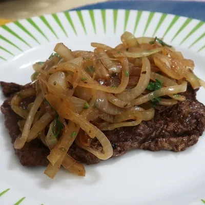 Recipe of steak with onion on the DeliRec recipe website
