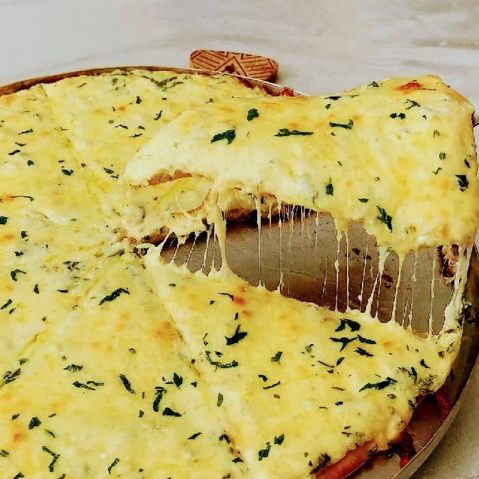 Photo of the garlic bread pizza – recipe of garlic bread pizza on DeliRec
