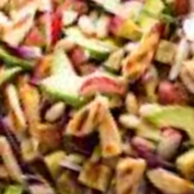 Recette de Salade rustique de patates douces, poulet grillé, haricots blancs et avocat sur le site de recettes DeliRec