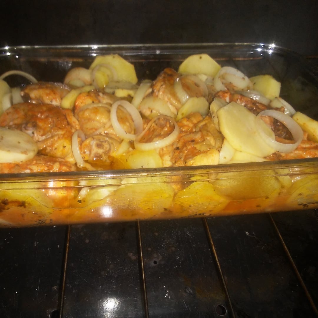 Foto da Arroz com cenoura + frango assado com batata no forno e vinagrete - receita de Arroz com cenoura + frango assado com batata no forno e vinagrete no DeliRec