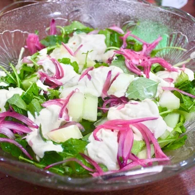 Recette de Salade de melon et basilic avec vinaigrette aux noix de cajou sur le site de recettes DeliRec