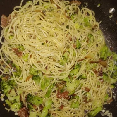 Recipe of Spaghetti with garlic and butter and broccoli on the DeliRec recipe website