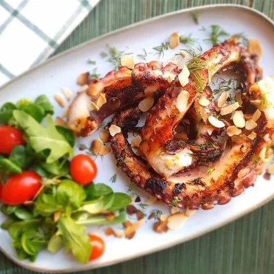 Recipe of Grilled octopus with garlic and herbs on the DeliRec recipe website