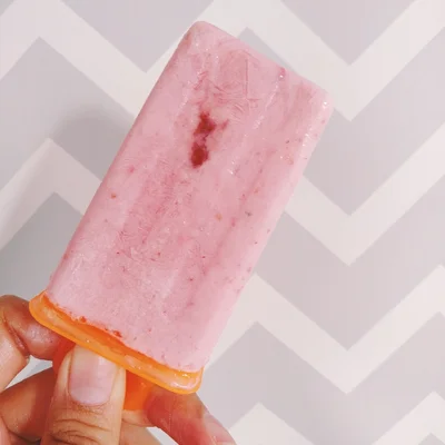 Recipe of Yogurt popsicle, strawberry flavor on the DeliRec recipe website