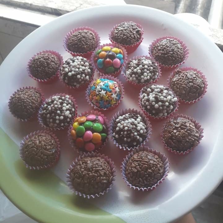 Photo of the Traditional Brigadeiro with 3 ingredients – recipe of Traditional Brigadeiro with 3 ingredients on DeliRec