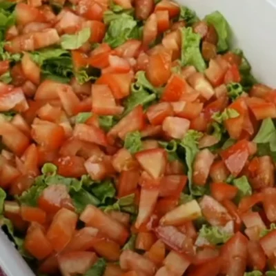 Recipe of Lettuce and tomato salad on the DeliRec recipe website