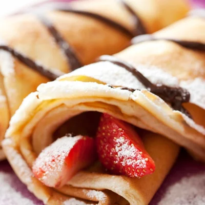 Recipe of pancake with strawberry on the DeliRec recipe website