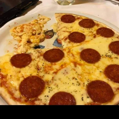 Recipe of Homemade pepperoni pizza with mozzarella on the DeliRec recipe website