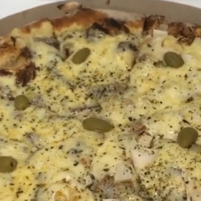 Foto da Pizza de mussarela com azeitonas - receita de Pizza de mussarela com azeitonas no DeliRec
