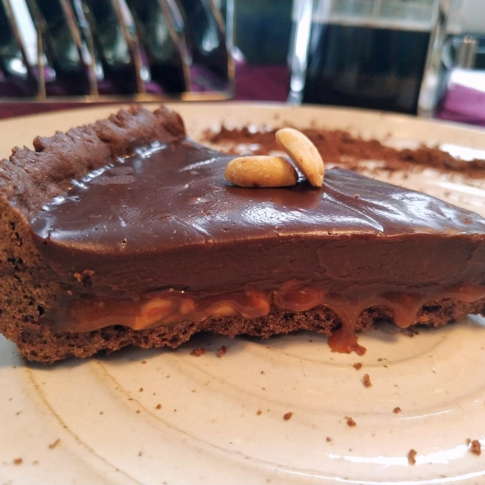 Photo of the Salted Caramel Pie with Peanuts and Dark Chocolate Ganache – recipe of Salted Caramel Pie with Peanuts and Dark Chocolate Ganache on DeliRec
