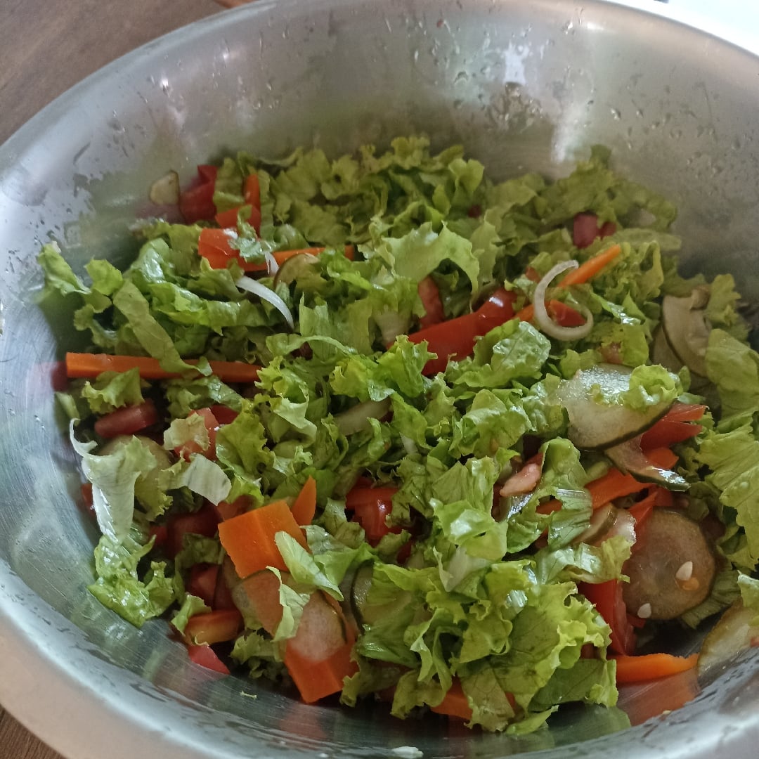 Foto da Salada 🥗 de alface 😋 com picles - receita de Salada 🥗 de alface 😋 com picles no DeliRec