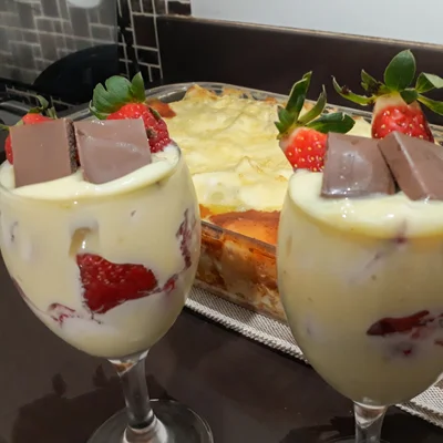 Recipe of CREAMY STRAWBERRY LADY [FATHER ALSO KITCHES] on the DeliRec recipe website