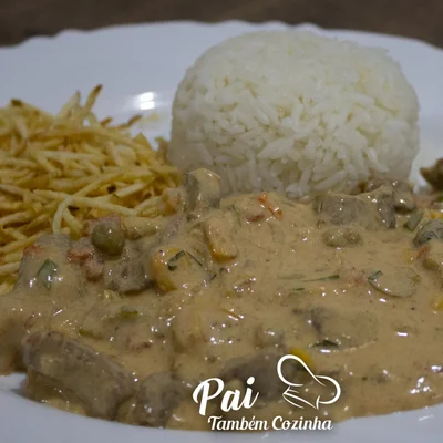 Recipe of Beef Stroganoff [FATHER ALSO COOKS] on the DeliRec recipe website