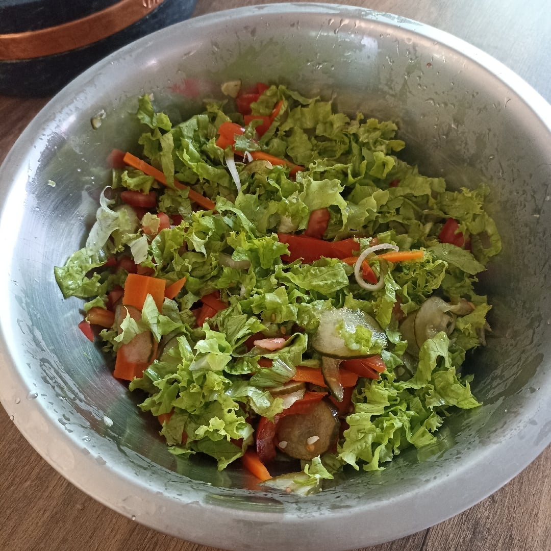 Foto da Salada 🥗 de alface 😋 com picles - receita de Salada 🥗 de alface 😋 com picles no DeliRec
