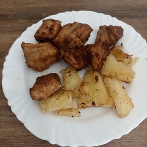 Fried pork ribs with fried cassava