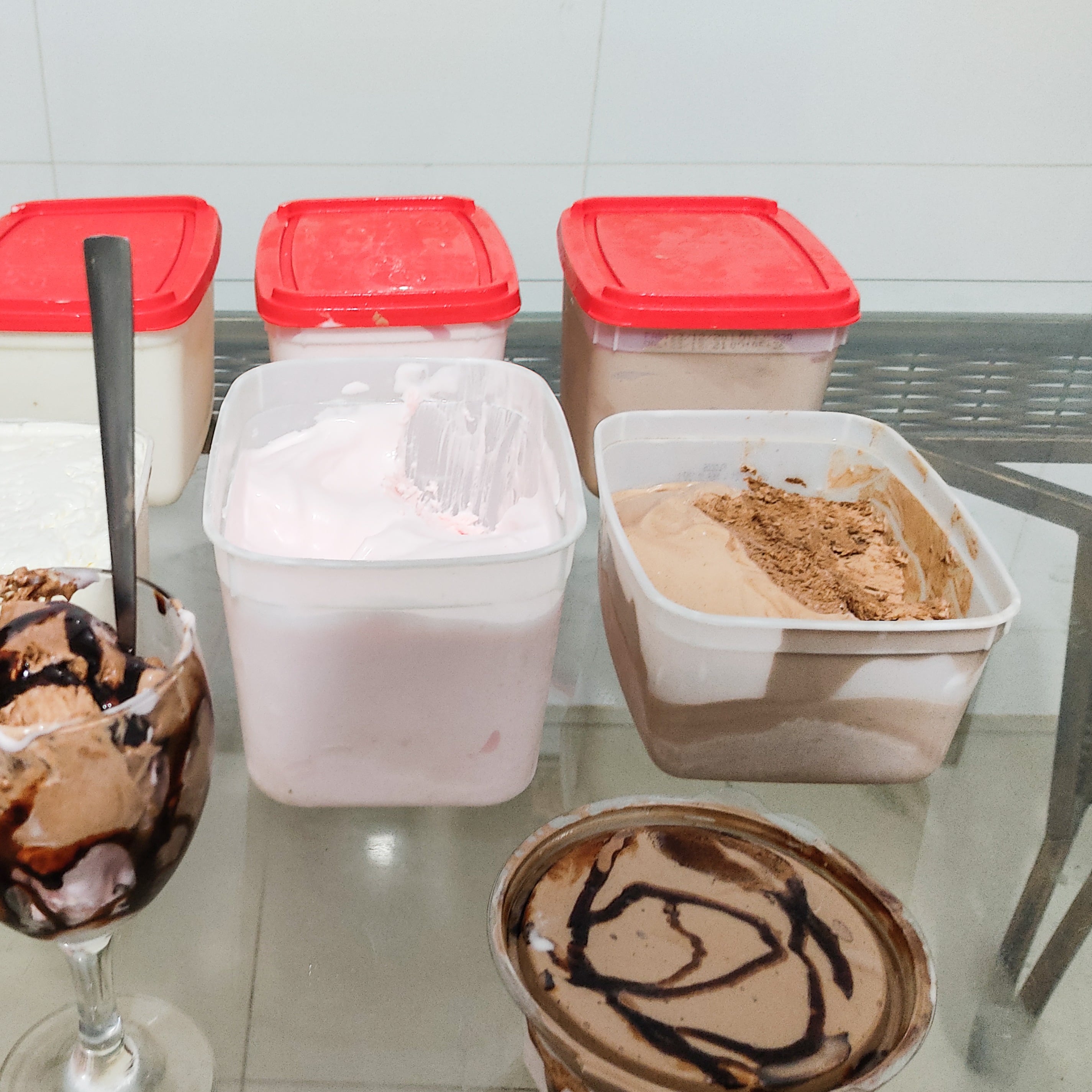 Photo of the HOMEMADE ICE CREAM - CREAMY AND MAKES A LOT OF 3 FLAVORS SUPER EASY - [FATHER ALSO KITCHES] – recipe of HOMEMADE ICE CREAM - CREAMY AND MAKES A LOT OF 3 FLAVORS SUPER EASY - [FATHER ALSO KITCHES] on DeliRec