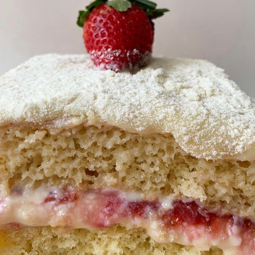 Photo of the Nest Milk Cake with Strawberry Jam – recipe of Nest Milk Cake with Strawberry Jam on DeliRec