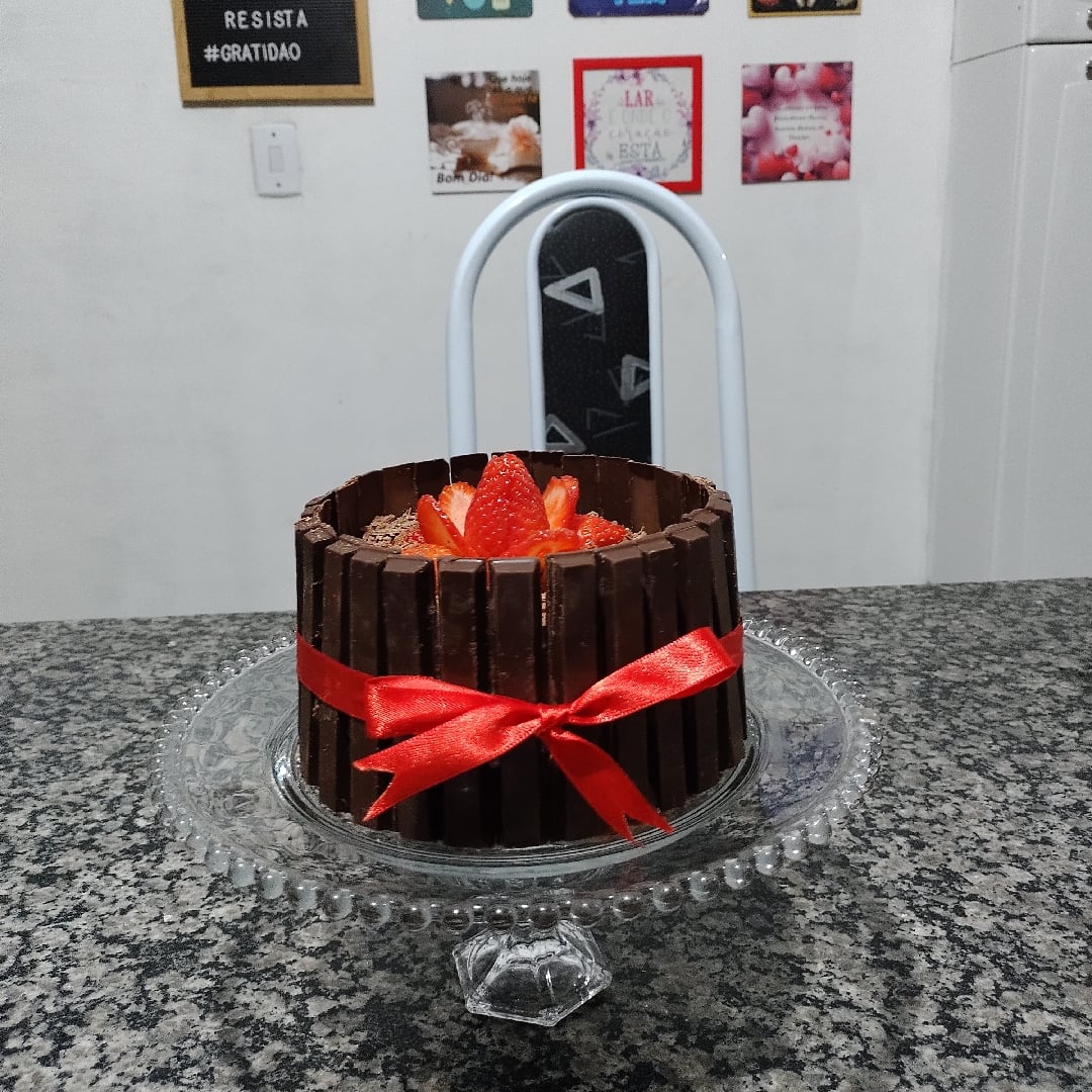 Photo of the Kit Kat cake with strawberries – recipe of Kit Kat cake with strawberries on DeliRec