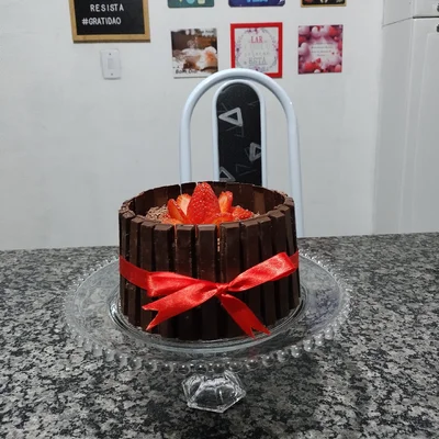 Recipe of Kit Kat cake with strawberries on the DeliRec recipe website
