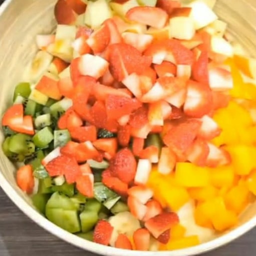 Foto da Salada com yorgute natural  - receita de Salada com yorgute natural  no DeliRec